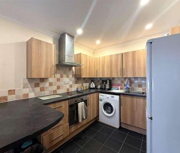 Camp Road, Farnborough, GU14 - Photo 2