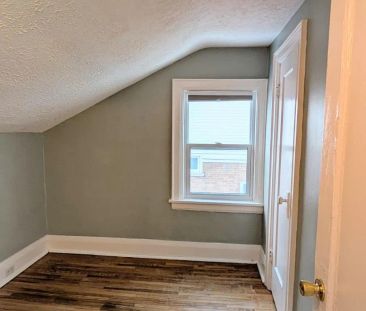 164 CENTRE STREET N - Photo 2