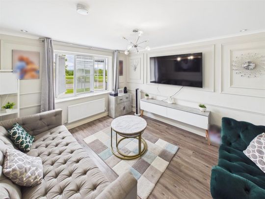 4 BED Detached house To rent - Photo 1