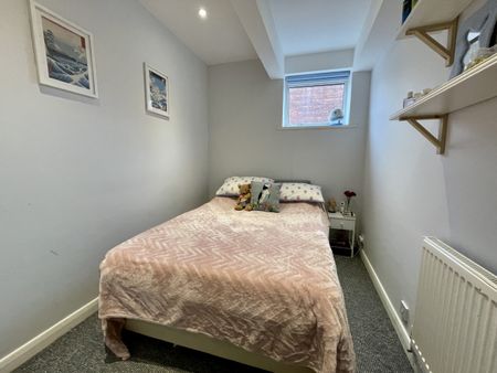 Cross Street – 2 Bed - Photo 5