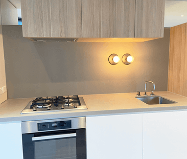 Perfect location 2 beds 1 Bath apartment CBD - Photo 2