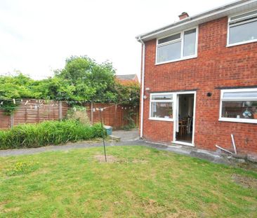 3 bedroom end of terrace house to rent - Photo 3