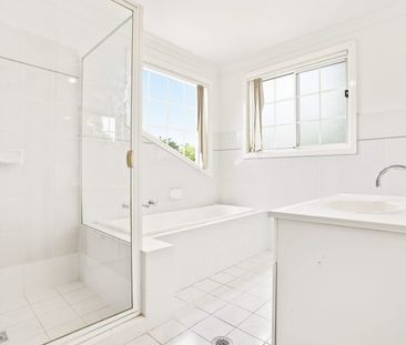 Spacious townhouse in a quiet Penrith complex - Photo 5