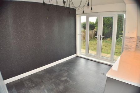 3 bedroom semi-detached house to rent - Photo 2