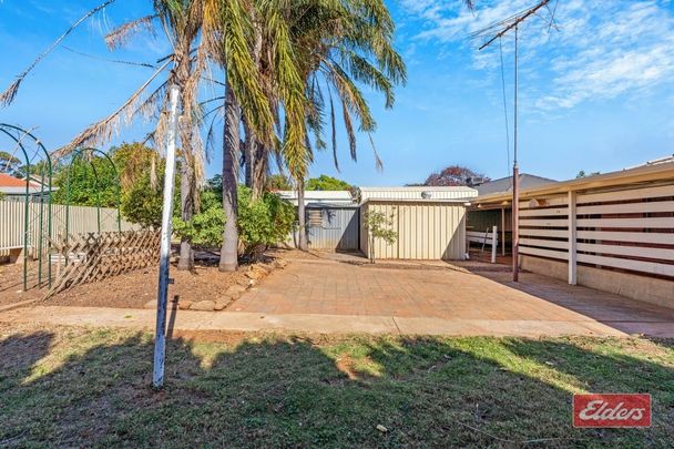 14 Edward Crescent - Photo 1
