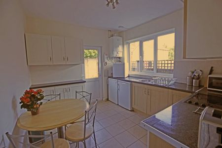 4 Bed Semi-Detached House, Clausentum Road, SO14 - Photo 3