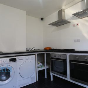 1 bed Studio for Rent - Photo 2