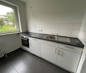 Modernisierte 2 2/2 Zimmer Wohnung mit Balkon zu vermieten! - Foto 1