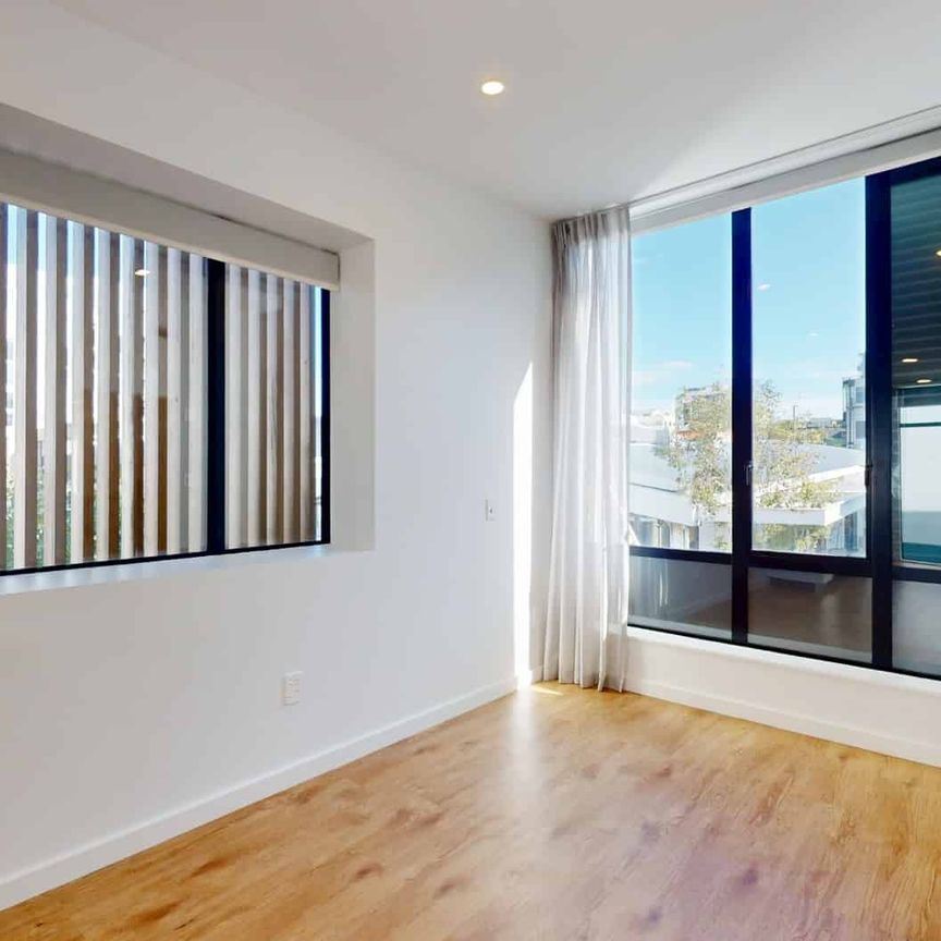 Modern Studio Living in the Heart of Wellington - Photo 1