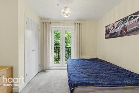 2 bedroom apartment to rent - Photo 2