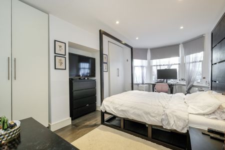 3 bedroom flat to rent - Photo 5