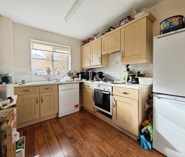 4 bedroom detached house to rent - Photo 2