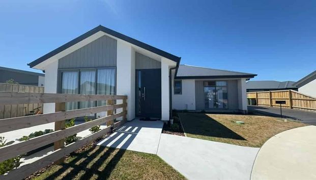 Start the New Year in Style – Easy Summer Living Awaits - Photo 1