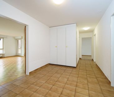 Generous 5.5-room apartment with fireplace and balcony - Photo 2