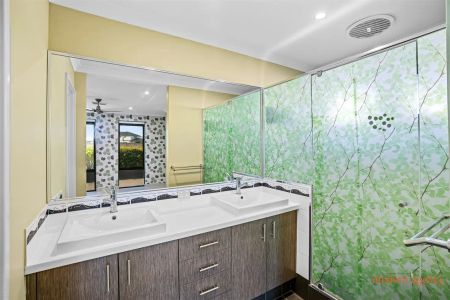 “"Stunning Family Home for Rent in the Desirable Community of Piara Waters!"” - Photo 5