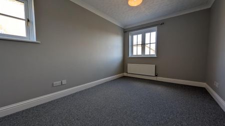 4 bedroom detached house to rent - Photo 2