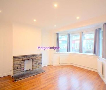 Deynecourt Gardens, Wanstead, E11 - Photo 2