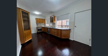 Beautifully maintained family home! - Photo 4