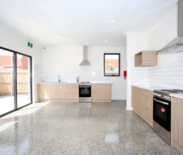 Modern Shared Studio Room - Photo 2