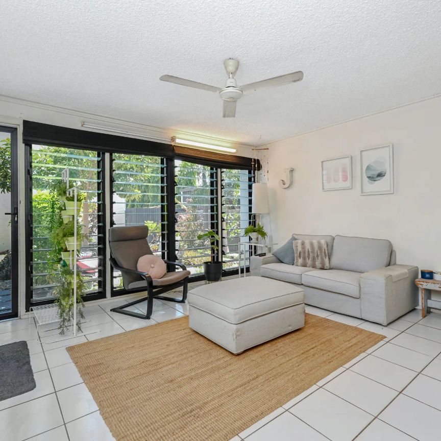 Gorgeous Townhouse in North Ward! - Photo 1