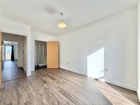 28 Charcot Road, London, NW9 - Photo 3