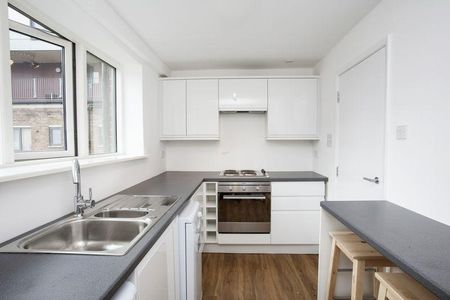 1 bedroom in a flat share to rent - Photo 3