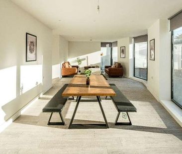 Cuckoo Hall Lane, London, N9 - Photo 1