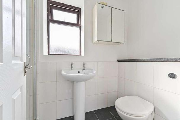 Homefield Gardens, Colliers Wood, CR4 - Photo 1