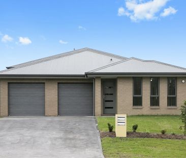 Modern unit with location conveniences - Photo 3