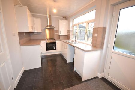 3 bedroom end of terrace house to rent - Photo 5