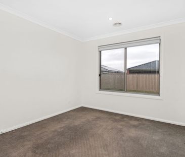 LARGE 4 BEDROOM HOME WITH 2 LIVING AREAS IN PRIME ALFREDTON LOCATION - Photo 6