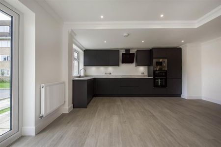 3 bedroom apartment to rent - Photo 4