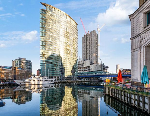 One bedroom apartment to let in West India Quay, E14 - Photo 1