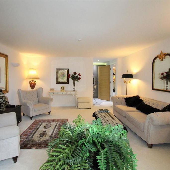 3 bedroom flat to rent - Photo 1