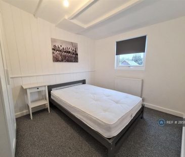 1 bedroom in a house share to rent - Photo 6