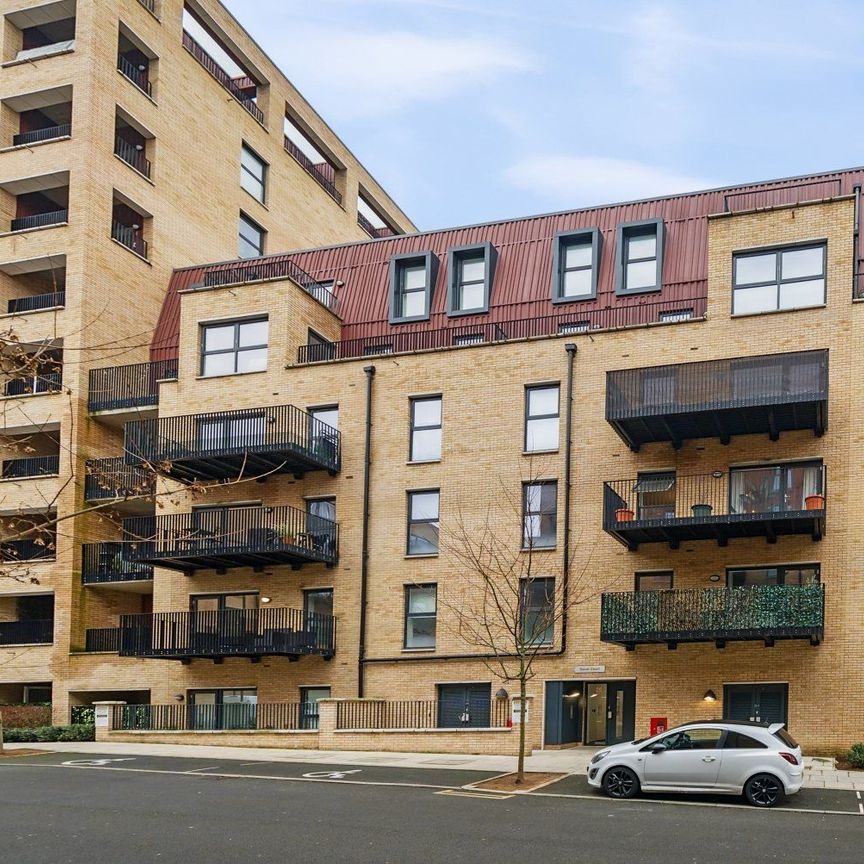 Brumwell Avenue, London, SE18 - Photo 1