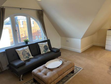 Room 1, Willowbrook, Great George, Godalming GU7 1EE - Photo 2