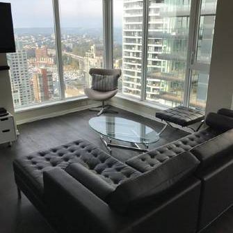 High-End Furnished 2 bedroom 2 bathroom apartment - Photo 1