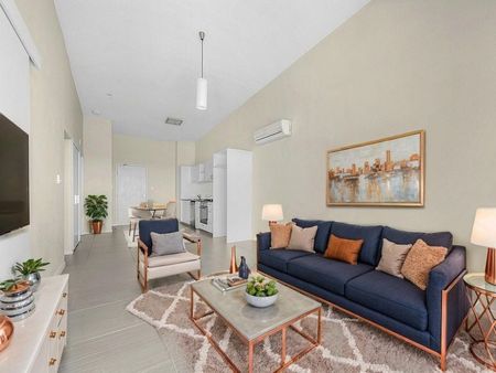 Top Floor Apartment with Great views & Pool - Photo 2