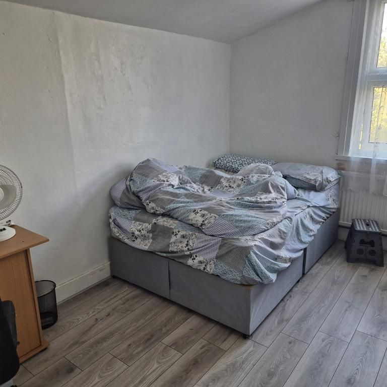 1 bedroom in a house share to rent - Photo 1