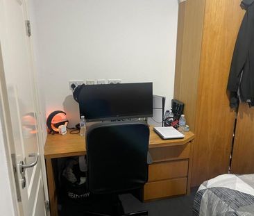 5 bedroom flat share to rent - Photo 4