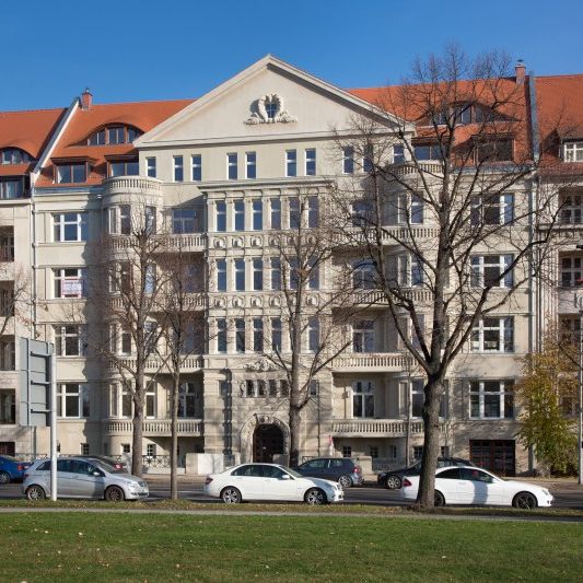 Wohnen Nähe Zentrum in einem traumhaften Stilaltbau mit großer Dachterrasse! - Foto 1
