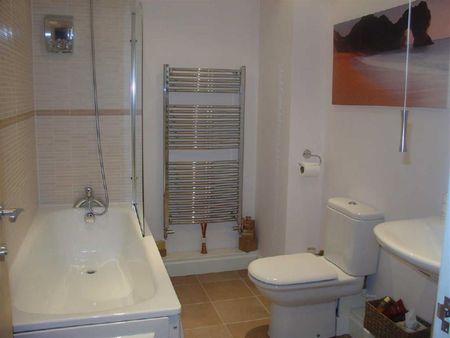 2 Bed Apartment - Photo 5