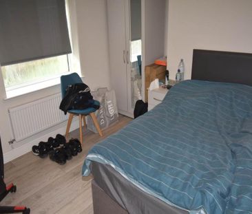 3 bedroom flat to rent - Photo 5