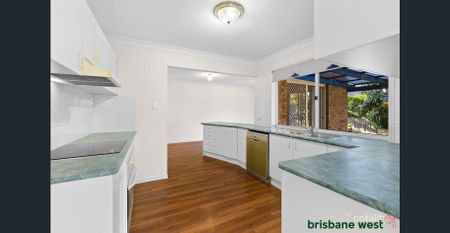 LOVELY FAMILY HOME - Photo 2