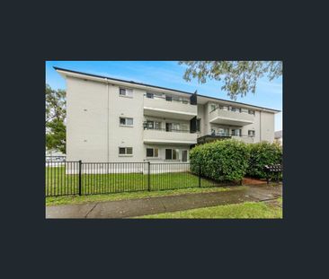 Centrally Located Air Conditioned Two Bedroom Unit in a Parkside Lo... - Photo 6