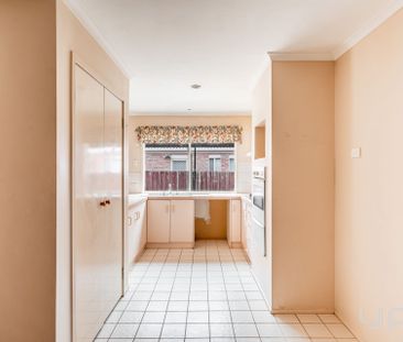 Large Family Home! - Photo 4