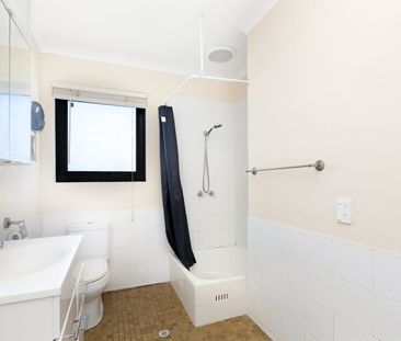 Beachside Living with Sea Views – Walk to Henley Square - Photo 6