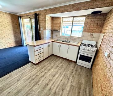 Comfortable Family Living in Waggrakine - Photo 3