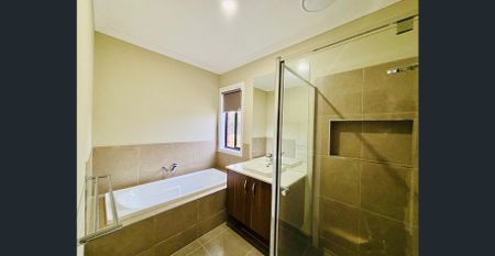 4 Bedroom In Prime Location - Not To Be Missed!! - Photo 2